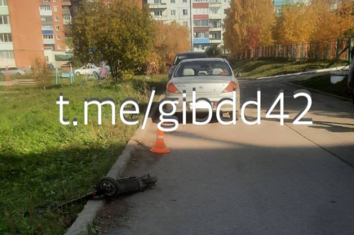    В Кузбассе женщина-водитель наехала на троих школьников на самокатах