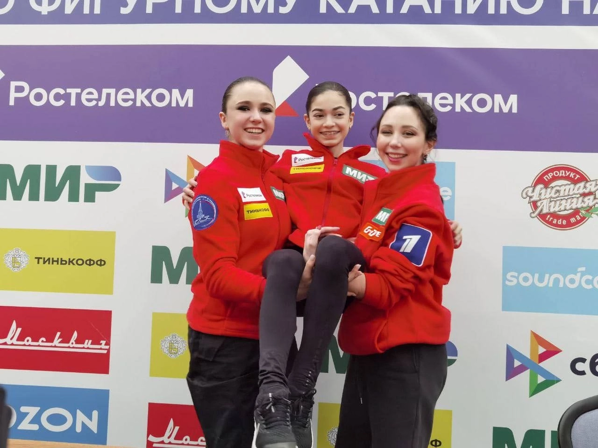 Милый кадр по завершению Финала Гран-при России. Фото из открытых источников.