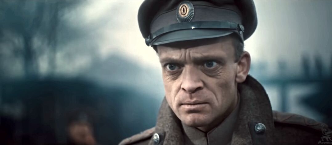 кадр из фильма "Бег" в роли Хлудова В. Дворжецкий