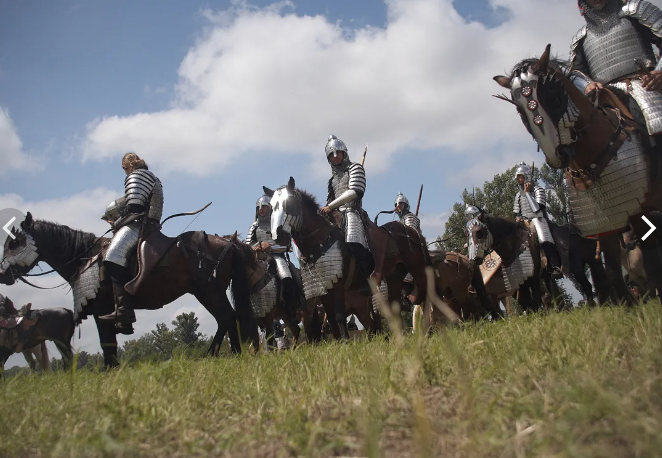 Закованная в броню кавалерия аваров. Разве могли маленькие степные лошадки выдержать такую нагрузку, если бы авары были  обычными степняками-монголоидами? Источник: Яндекс-картинки.
