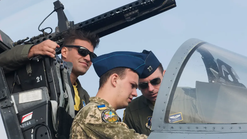 Здравствуй, дорогая Русская Цивилизация. В результате мероприятий военной разведки России, наши вычислили пофамильный список лётчиков "У", которых обучают на американские F-16.
