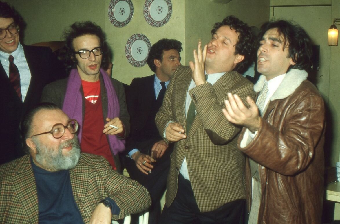 На переднем плане - режиссер Серджо Леоне, за ним - Роберто Бениньи, в центре - Ренато Поццетто. 