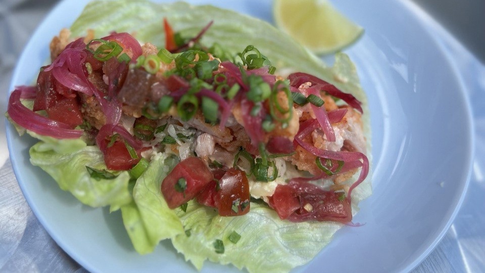 Рецепт «Яшель-тако» в листе салата от бренд-шефа Сергея Гальцева