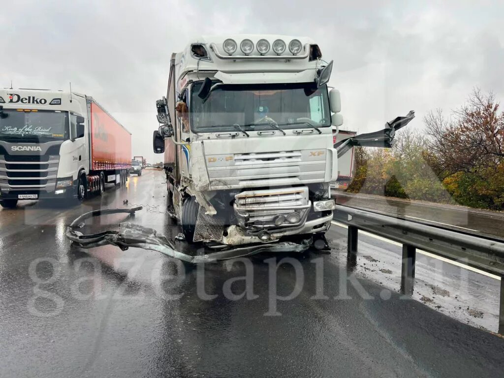 В Ростовской области на трассе М4 «Дон» у грузовика оторвался прицеп и  создал пробку длиной 10 километров | Газета ПИК | Дзен