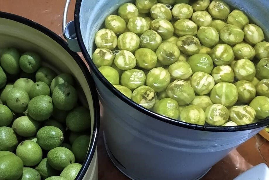 Чистим орех как картошку. Фото с просторов интернета