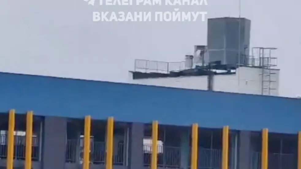     Жители Казани на протяжении нескольких дней мучаются из-за гула. Он якобы исходит от автосалона «КанАвто» на улице Патриса Лумумбы. Об этом горожане пишут в Telegram-канале «В Казани Поймут».