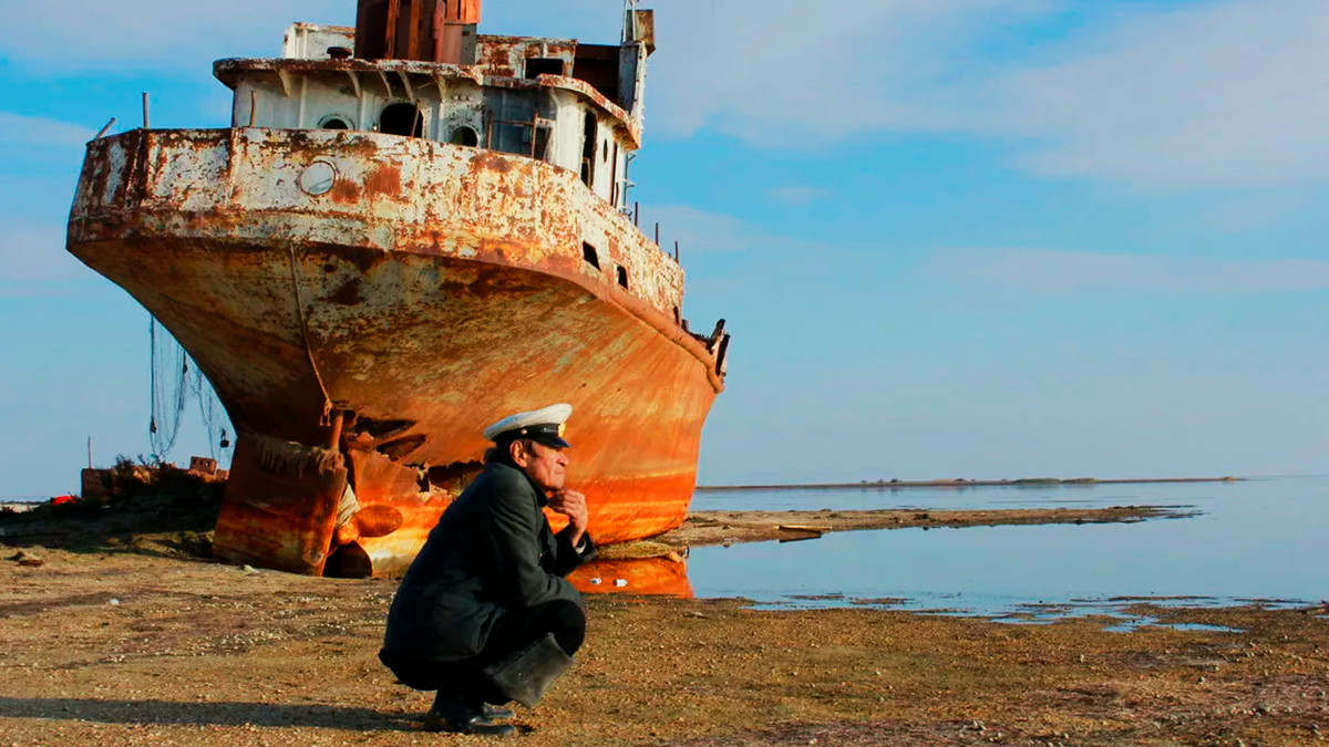 Аральская школа. Кладбище кораблей Аральское море. Высохшее Аральское море. Аральское море 1984. Обмелевшее Аральское море.