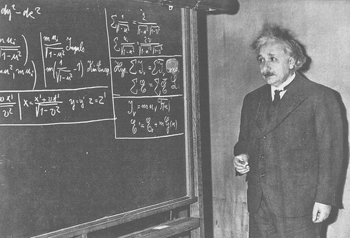 40 физика. Альберт Эйнштейн теория относительности. Альберт Эйнштейн специальная теория относительности. Альбе́рт Эйнште́йн теория относительности. Альберт Эйнштейн общая теория относительности.