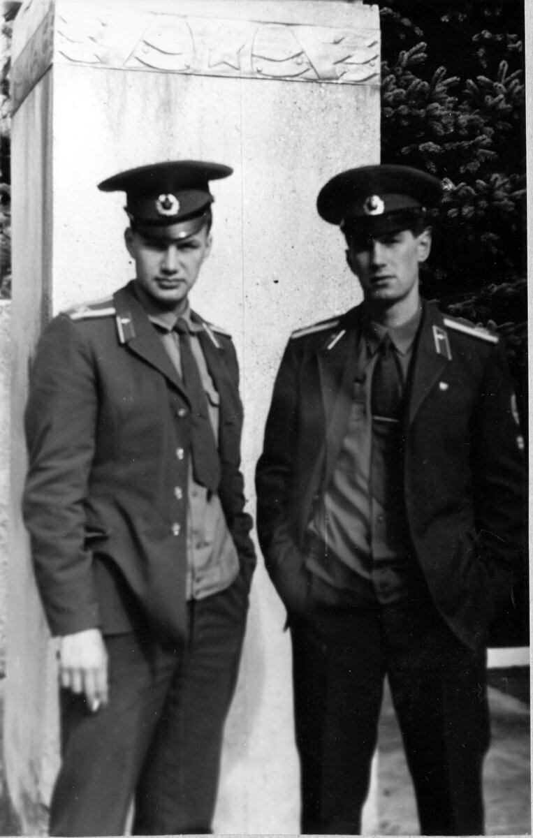 Я и Олег Осинин. г. Тамбов, Тамбовское ВВАИУ, 1990 Г.