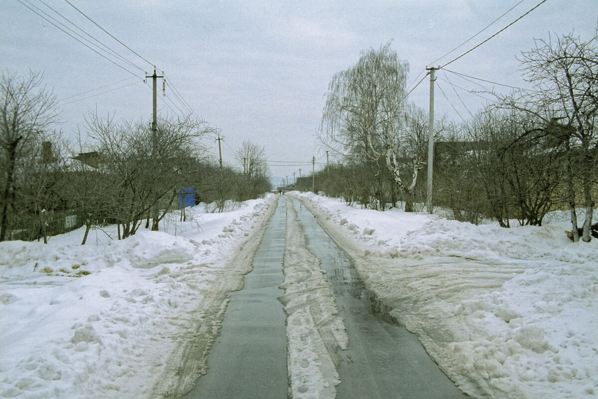 01. Ранняя весна, мы идем сквозь слегка пасмурное Дроздово вниз к Москве-реке.