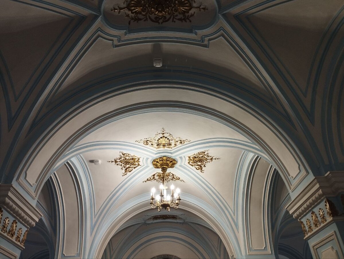 Красота при входе