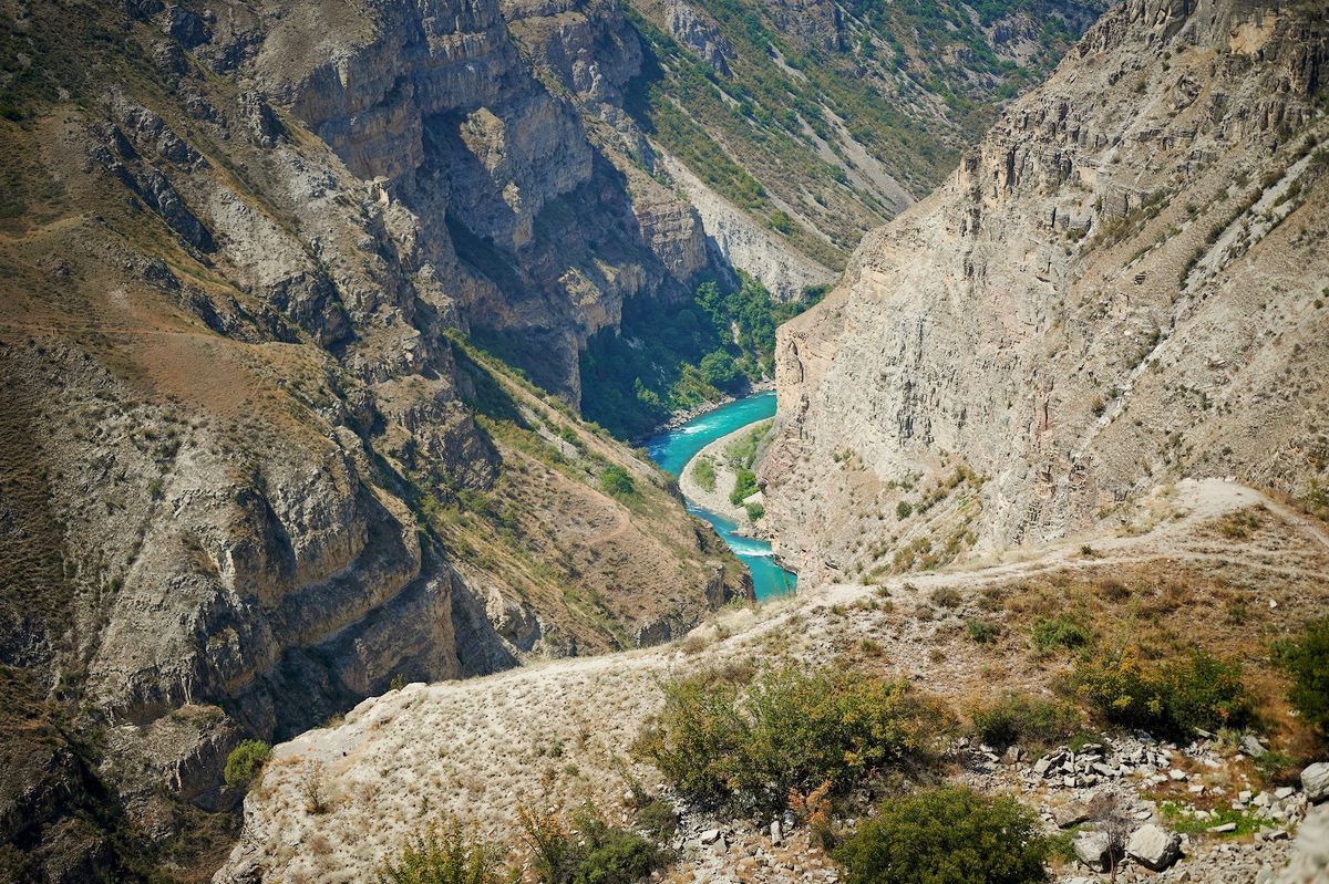 Почему опасно кататься на катере по Сулакскому каньону? Самая красивая и  самая безбашенная экскурсия Дагестана. | ВездеХоды. Путеводитель. | Дзен