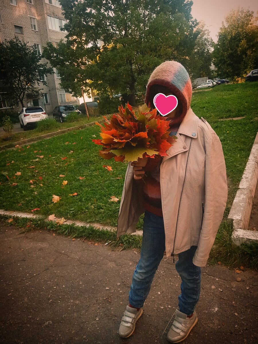 Это я и букет листьев 