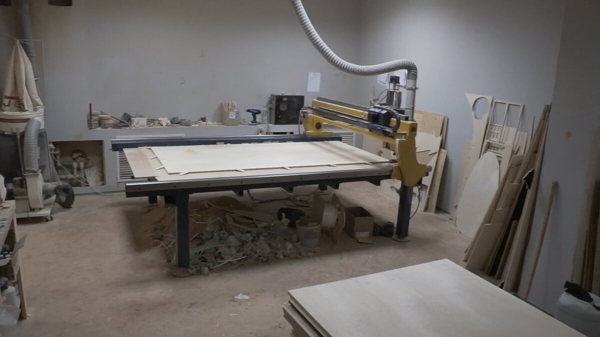 Вот на этом станке и была вырезана моя яхта