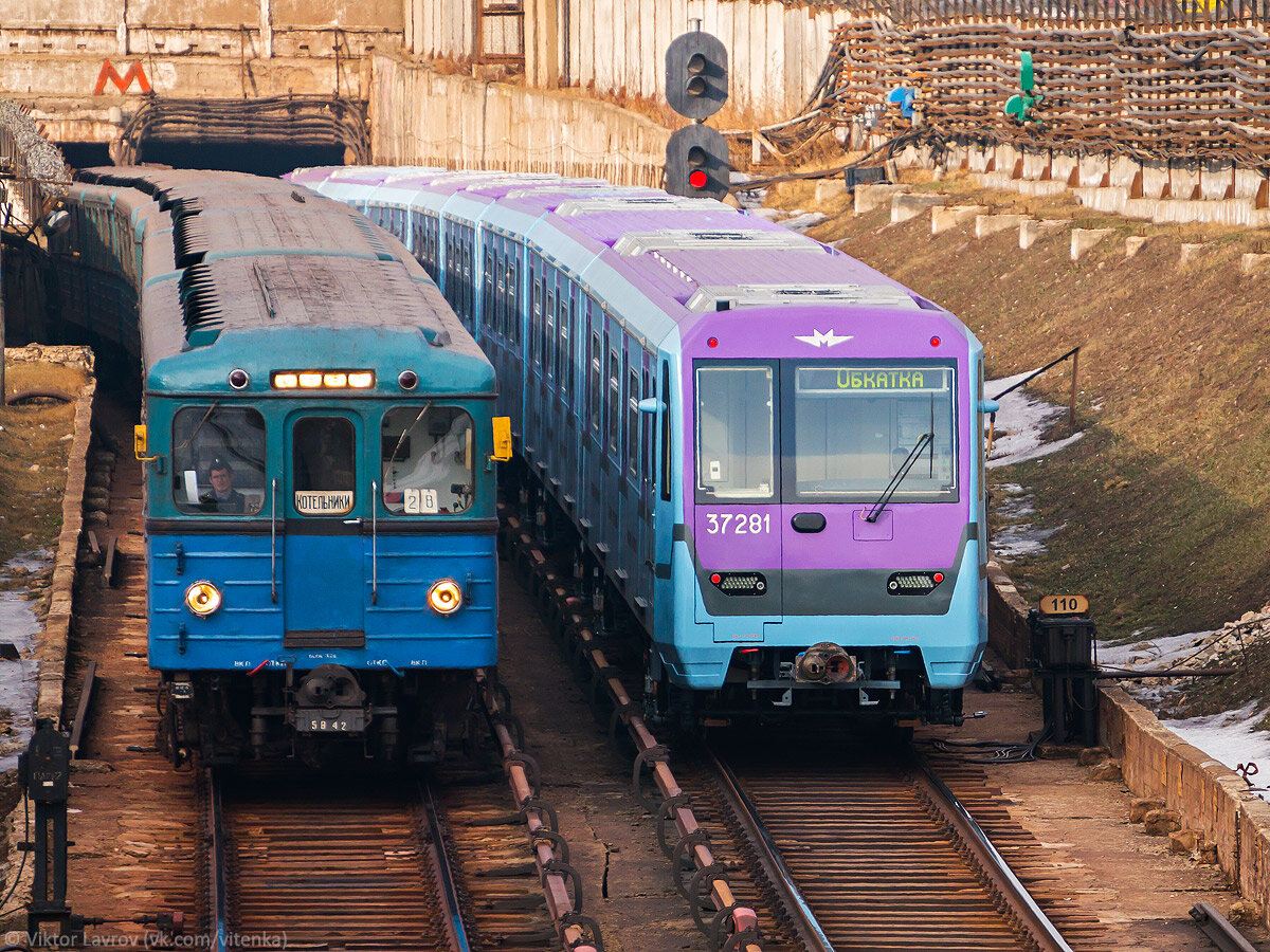 Банкетка в тоннеле метро