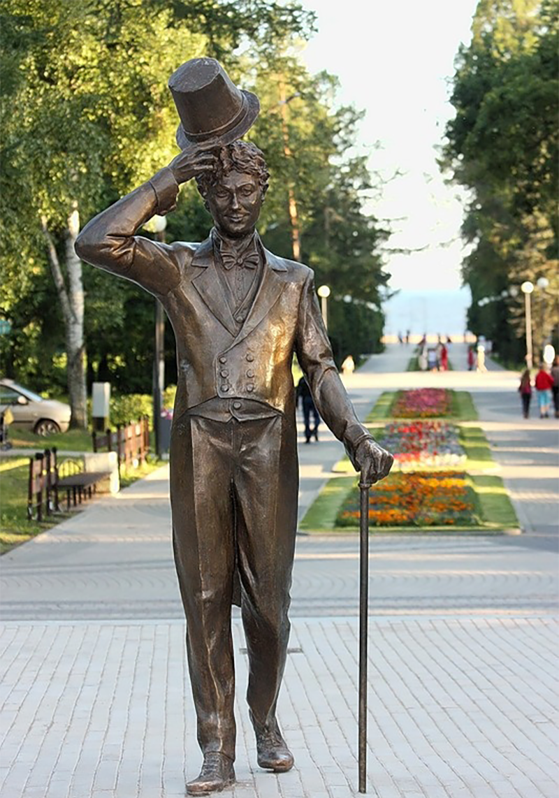 Памятник в джентльменах удачи в пиджаке. Памятник Вицину в Зеленогорске. Памятник Георгию Вицину в Зеленогорске. Георгий Вицин памятник в Зеленогорске. Памятник актеру Георгию Вицину.