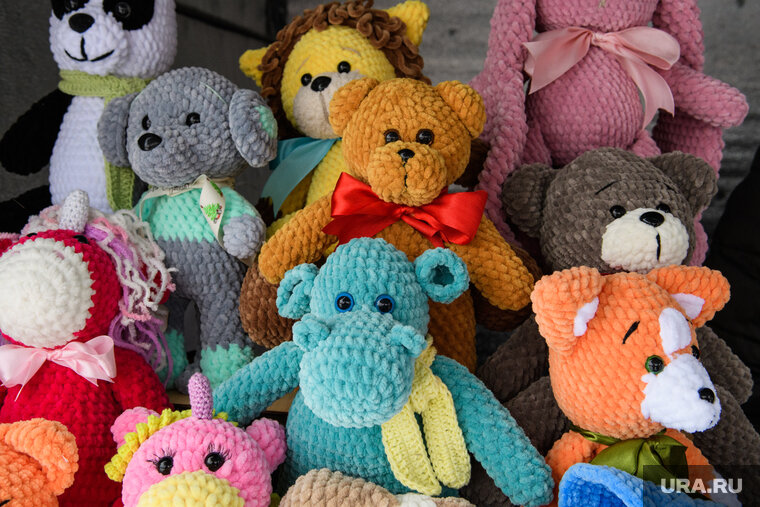    Осужденные сшили для сирот игрушки и одежду