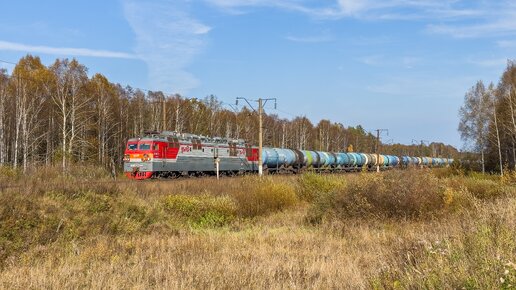 Электровоз ВЛ80С-2244 с грузовым поездом