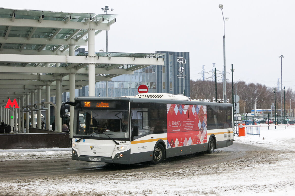 Автобус ЛиАЗ-5292 на маршруте №345: метро "Ховрино" - станция Химки.