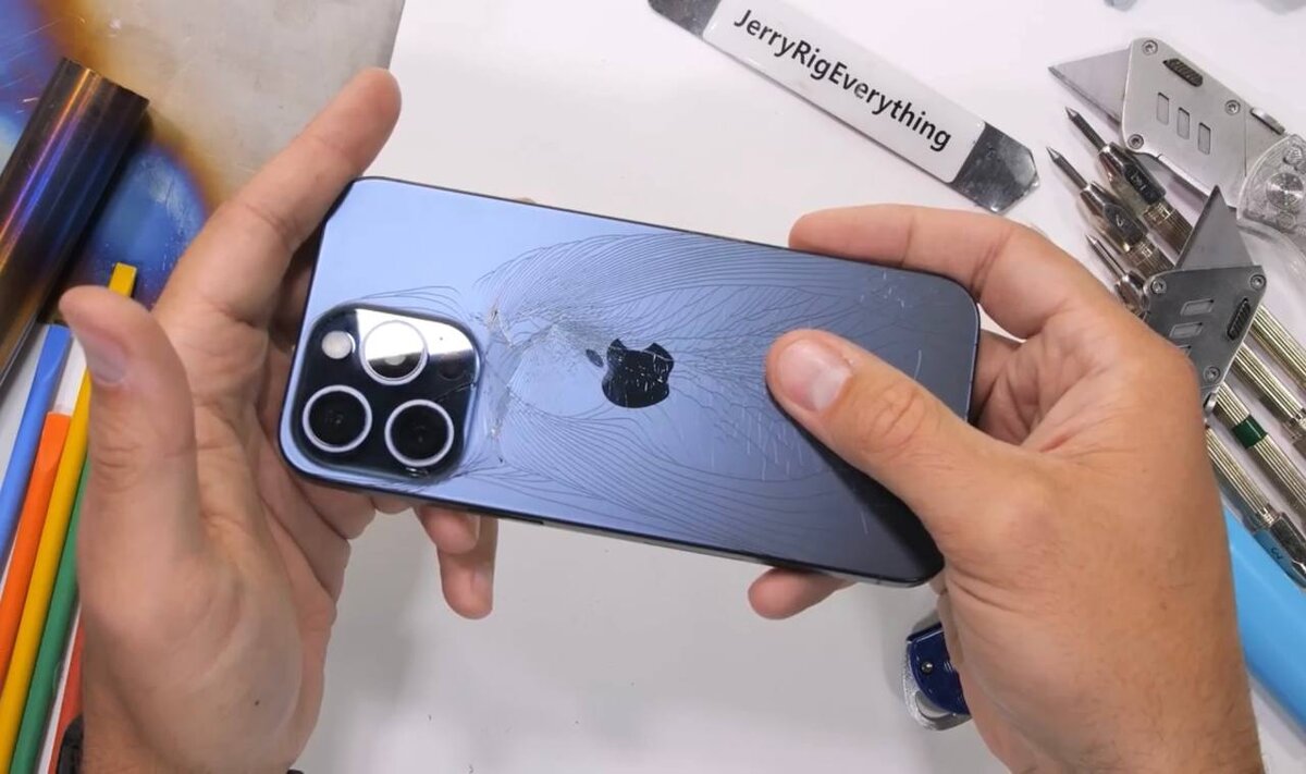 iPhone 15 Pro Max за 260 тысяч рублей не прошел проверку на прочность |  Simply News | Дзен