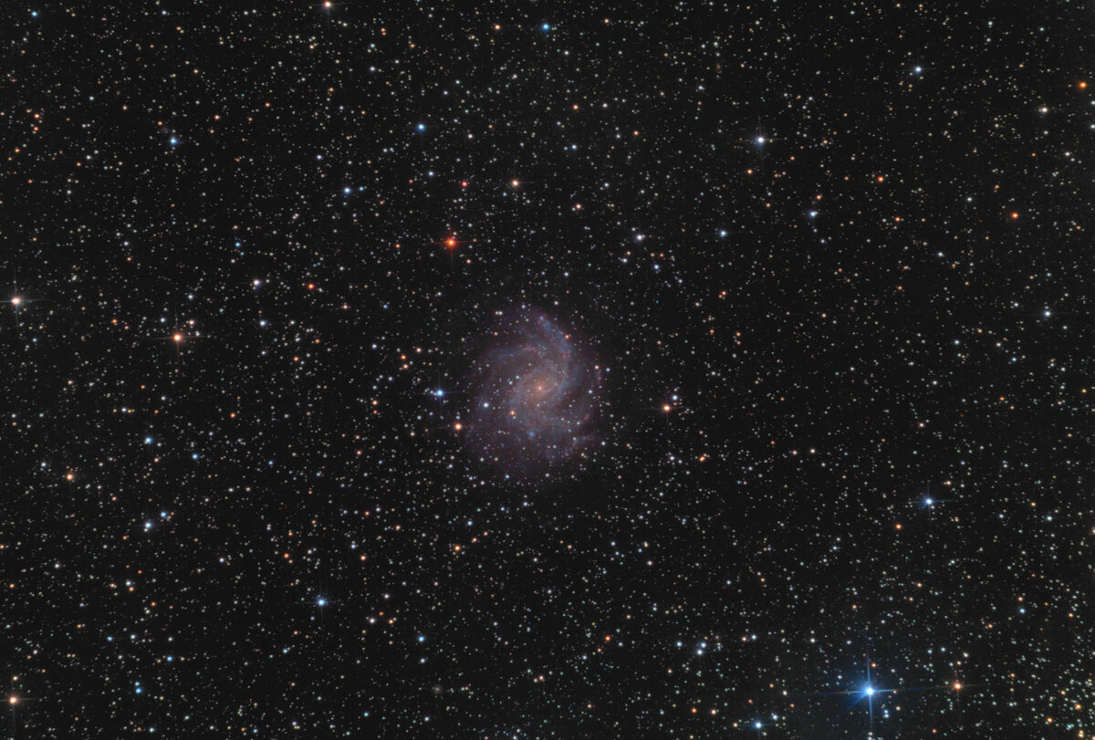 Галактика Фейерверк (NGC 6946) 
Снято 12.09.23 в г Воскресенск, через телескоп: Sky-Watcher BK P2001 HEQ5 Pro, на камеру ZWO ASI294MC Pro + фильтр Optolong L-Pro
Сложено 37 кадров по 300 секунд. Gain 120

