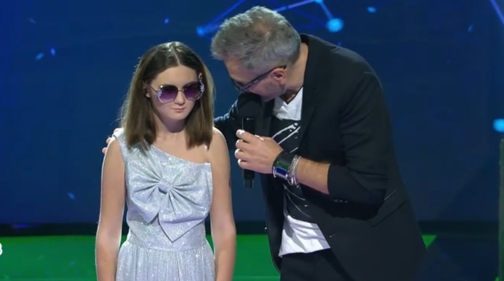 Мирослава Попова с ведущим шоу. 