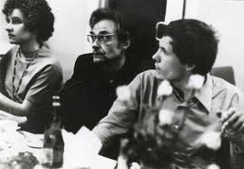 Эвальд Васильевич Ильенков и его воспитанники из Загорского интерната Александр Соколов, Наташа Корнеева.