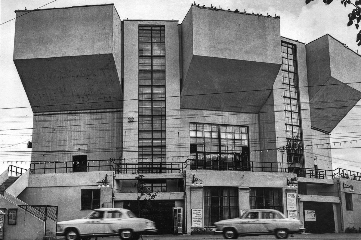 Фото с сайта: https://stroiteh-msk.ru/materialy/dom-kultury-imeni-rusakova-god-postrojki-89-foto.html