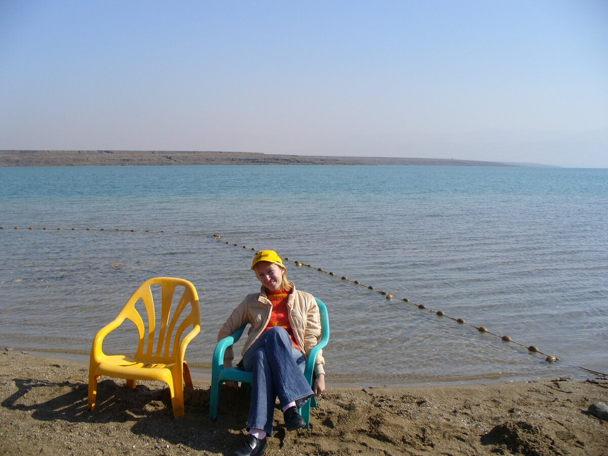 Мертвое море разочаровало. Если убрать всю пользу воды и грязи, то на вид - большая лужа. 