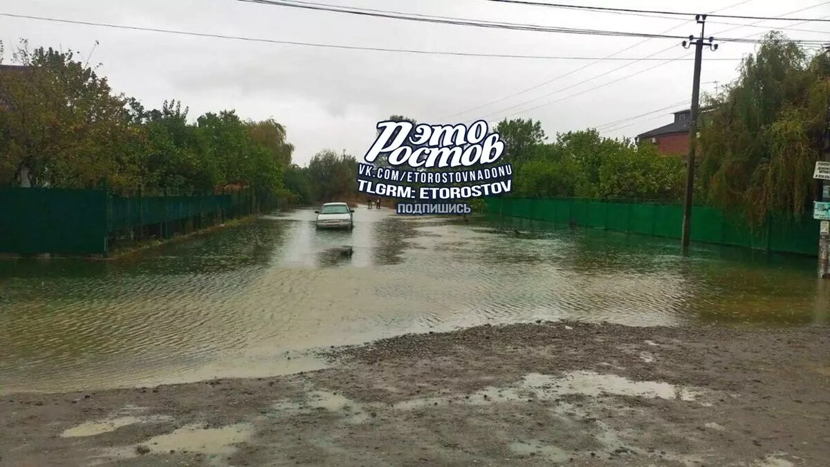     Станицу Елизаветинскую затопило в Ростовской области, фото оттуда размещают в социальных сетях местные жители.