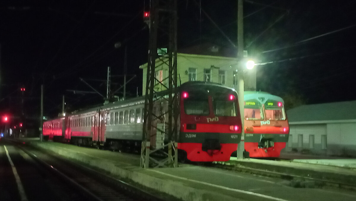 Поезд из ЧЕЛЯБИНСКА В СОЧИ. День 1. Ночной перрон. Оренбург. Самара.  Волжские закаты. | Городские прогулки. ЧЕЛЯБИНСК ПЛЮС. | Дзен