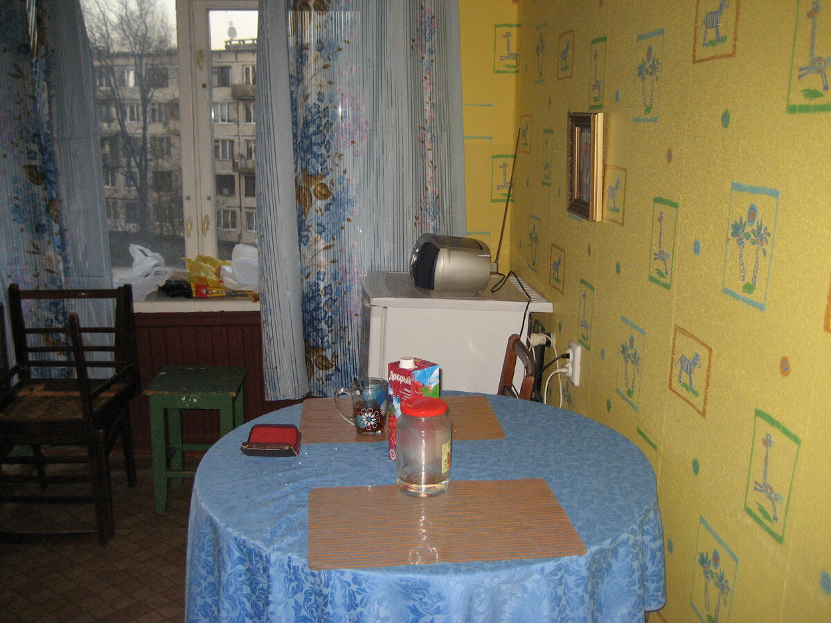 Съёмная квартира и стол