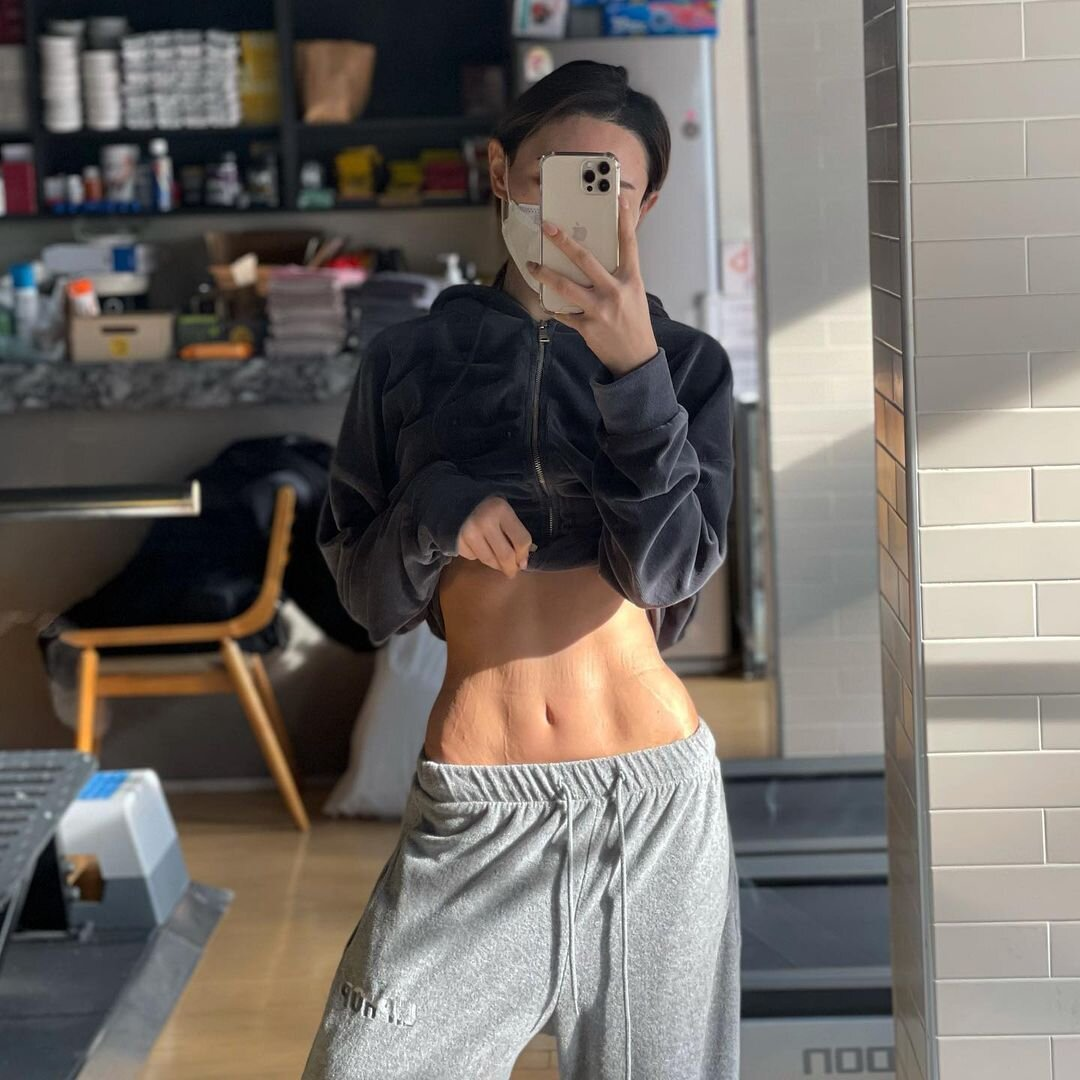 Девушка сейчас.