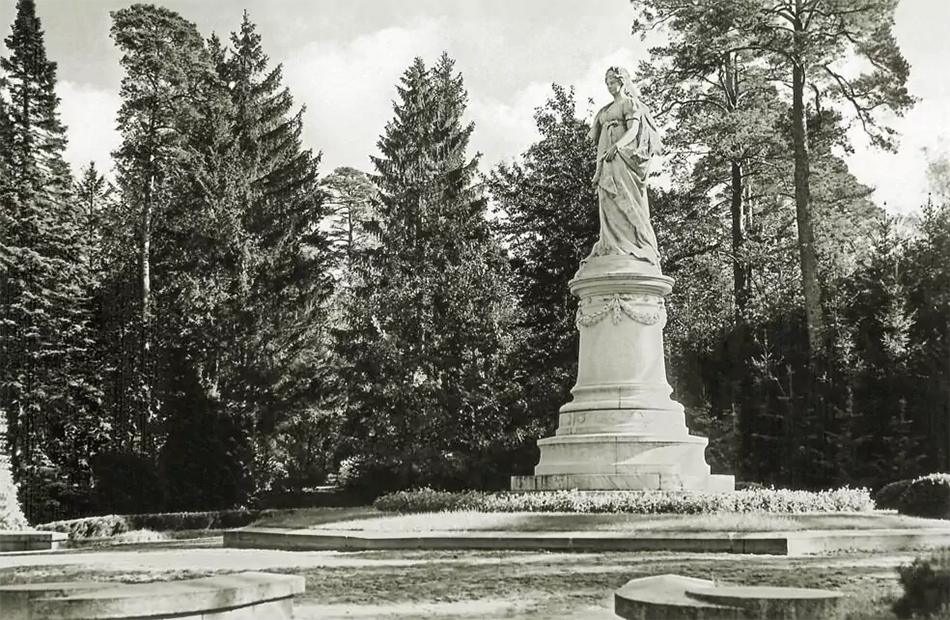 Памятник Королеве Луизе. Памятник Королеве Луизе в Советске. Парк королевы Луизы Советск. Парк Якобсруэ Тильзит.