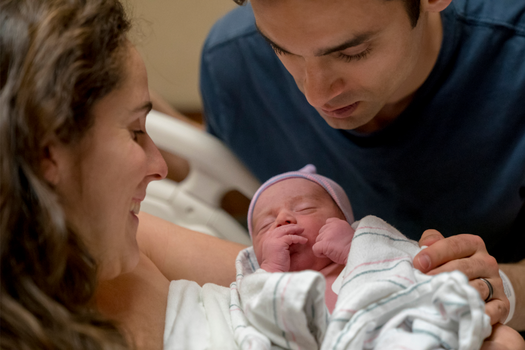 Папа и мама вынуждены «выбивать» у системы здравоохранения возможность присутствия пап на УЗИ, возможность быть вместе при рождении собственного ребенка