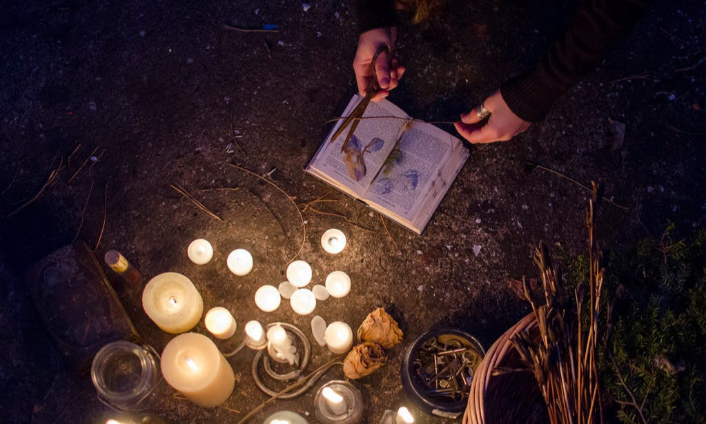 Колдовство. Магические ритуалы на кладбище. Обряд магия