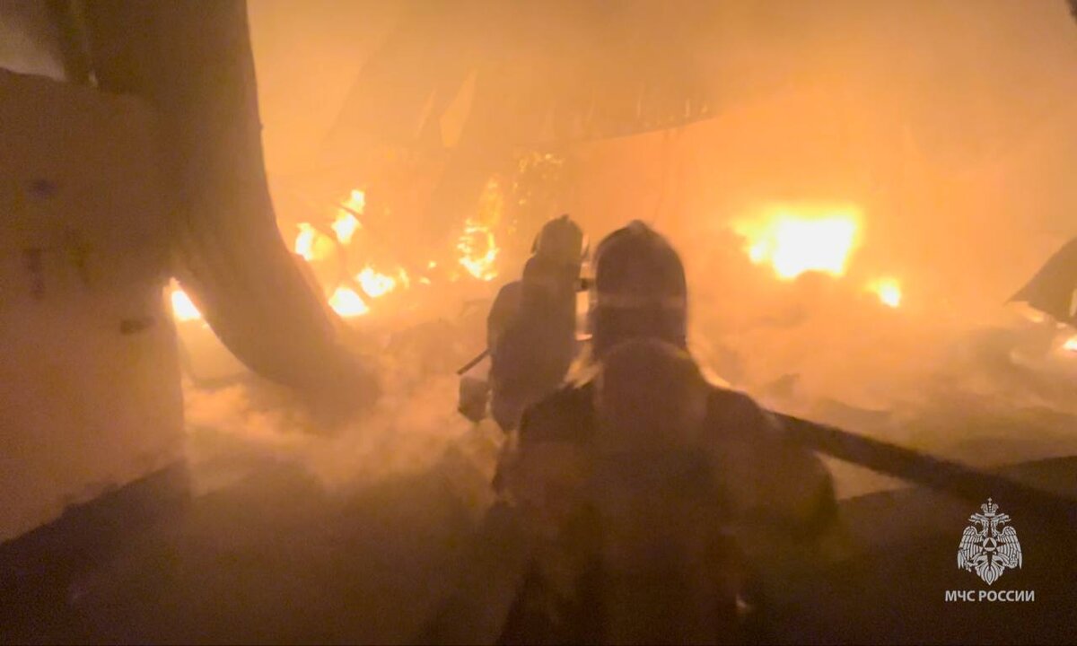  📷    В Оренбурге потушили крупный пожар на площади более 2000 квадратных метров Кристина Просвиркина