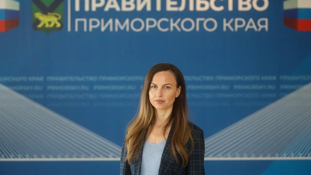     Глава Приморья Олег Кожемяко назвал нового заместителя председателя правительства края. Им стала Ольга Иванникова.