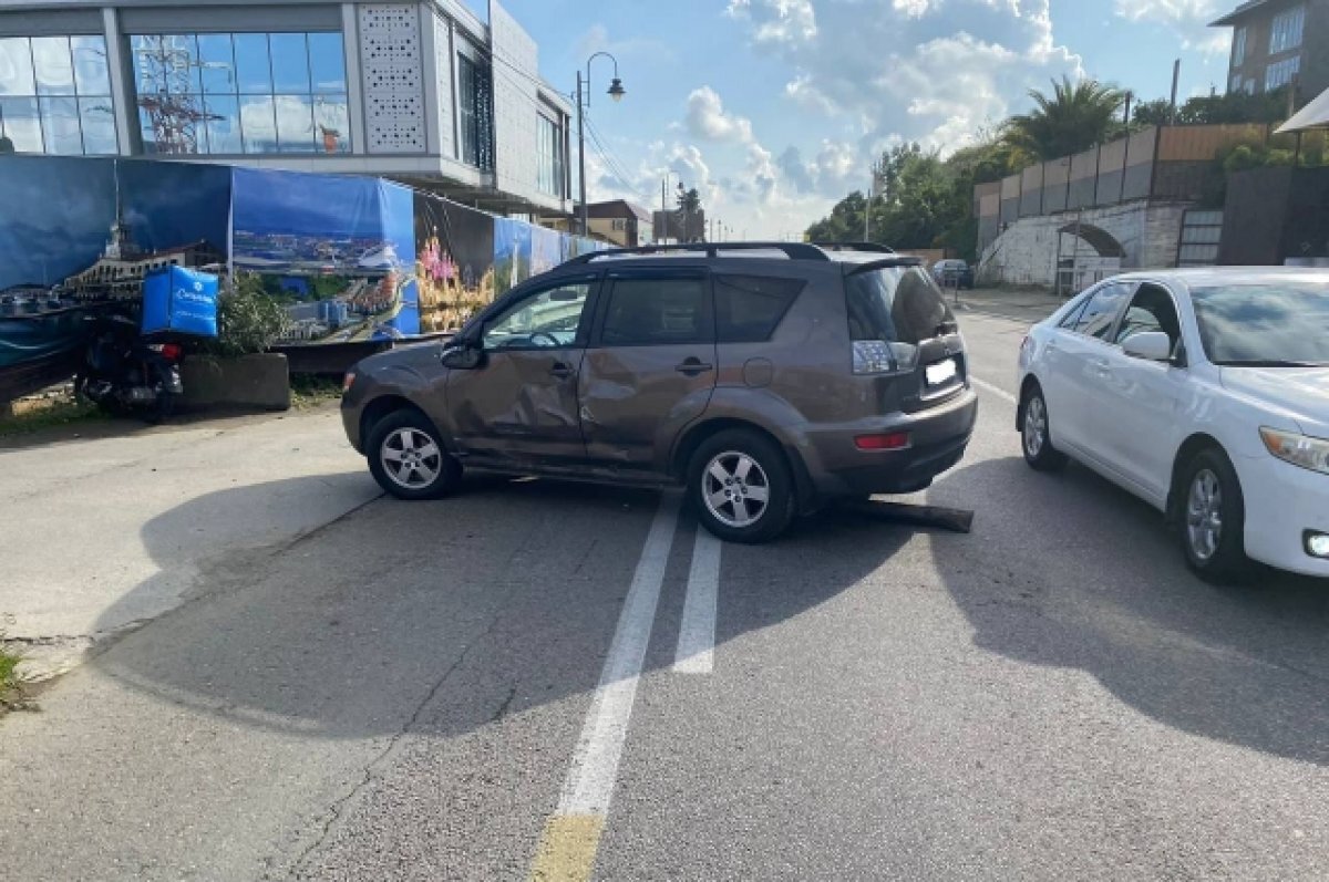    В Адлере 18-летний пассажир мопеда погиб в ДТП с иномаркой