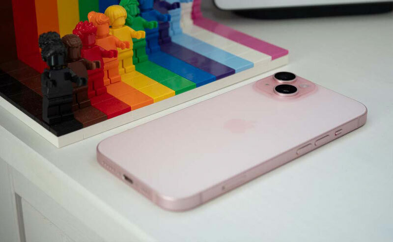 Смартфон iPhone 15