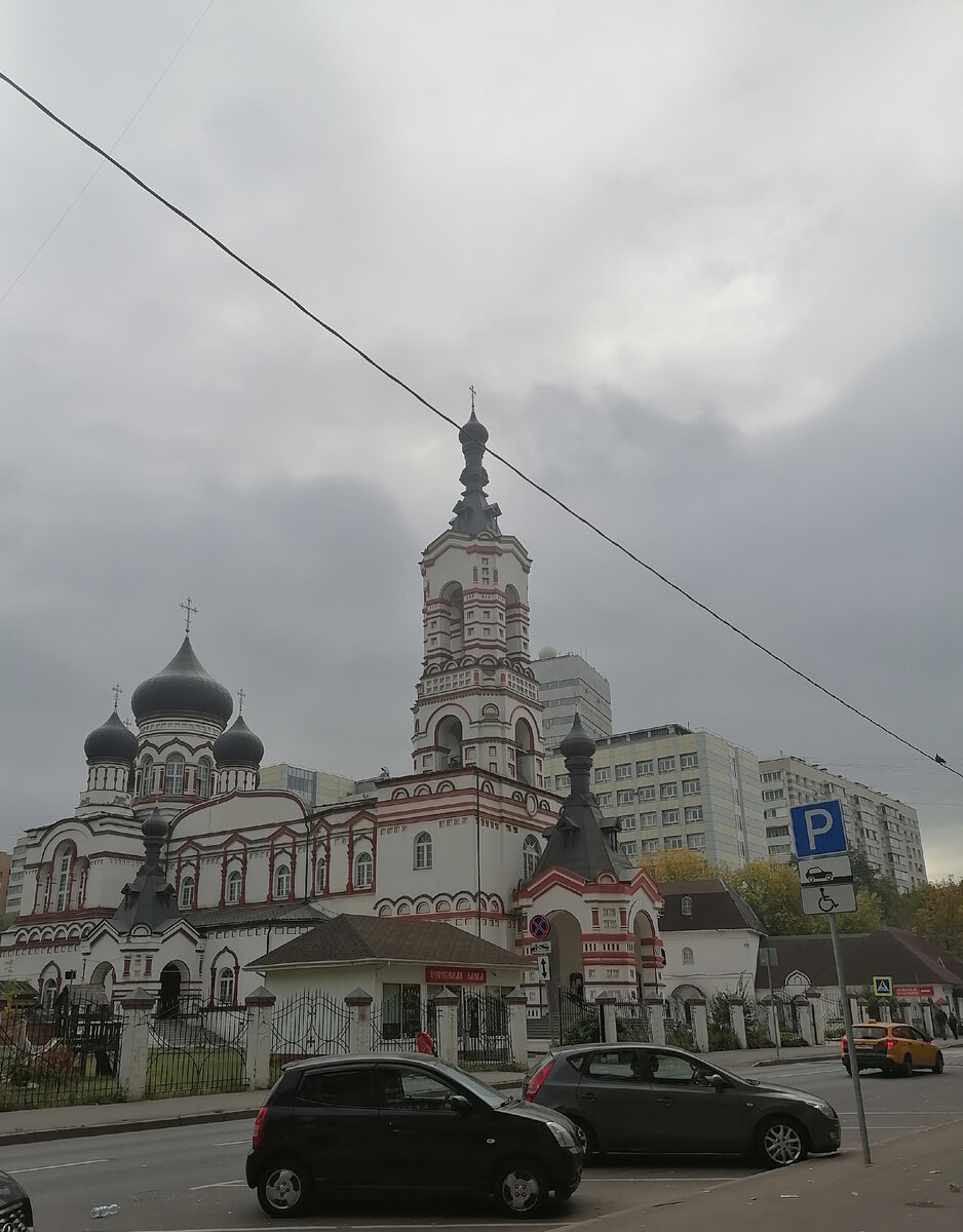  Не так давно была поездка в Москву и мы снимали отель в районе м. Семеновская, и нам он понравился , поэтому когда осталось немного времени т. к выселение из гостиницы нужно осуществить до 12.-2