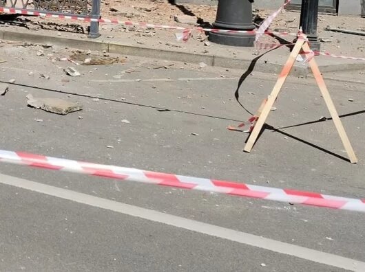    В Ростове на Чехова обрушился балкон старинного дома //Фото: Артем Килькин, КП-Ростов