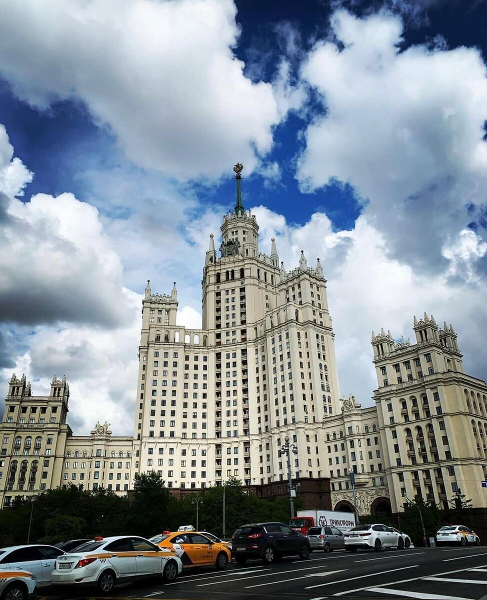 Высотка на Котельнической © "Покажу Москву"