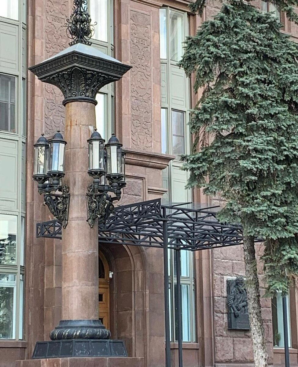 Подъезд высотк на Котельнической © "Покажу Москву"