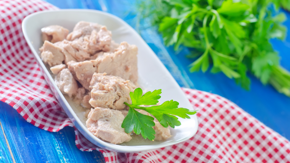 Салат из печени трески: 15 самых вкусных рецептов