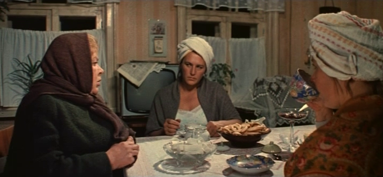 Кадр из фильма "Русское поле" (1971)