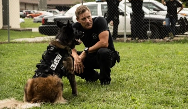 Листайте кадры из фильма.