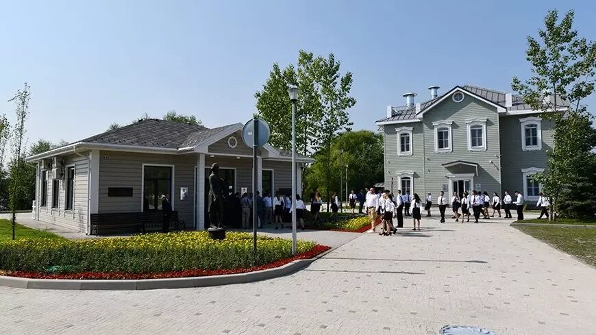     Государственный жилищный фонд при главе Татарстана продал «квартал юстиции» в Казани за 949 млн рублей. Пять административных зданий и навес на шесть машиномест уйдет управлению министерства юстиции по РТ. Соответствующая информация указана в системе «СПАРК-Интерфакс».