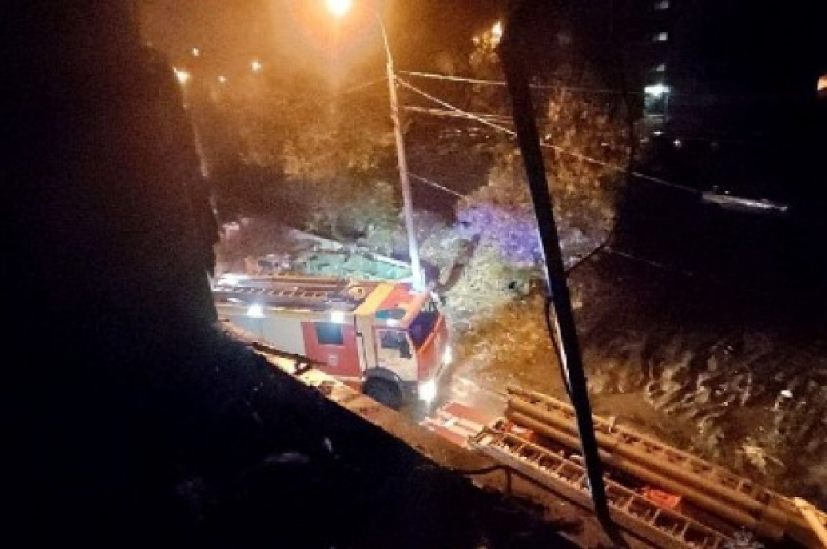    В Самаре во время пожара на Гастелло, 47, спасено 18 взрослых и 2 детей