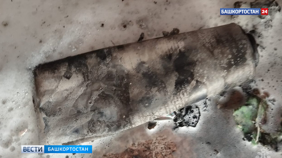    Взорвался баллончик освежителя: в квартире на улице Авроры в Уфе выбило окна